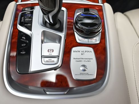 Used 2022 BMW ALPINA B7 xDrive w/ Luxury Rear Seating Package image 30
