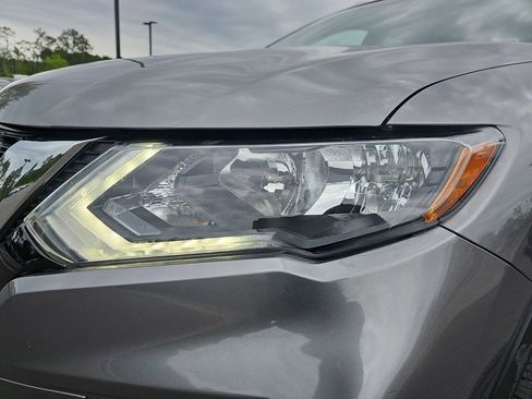 Used 2018 Nissan Rogue SV AWD/4WD image 31
