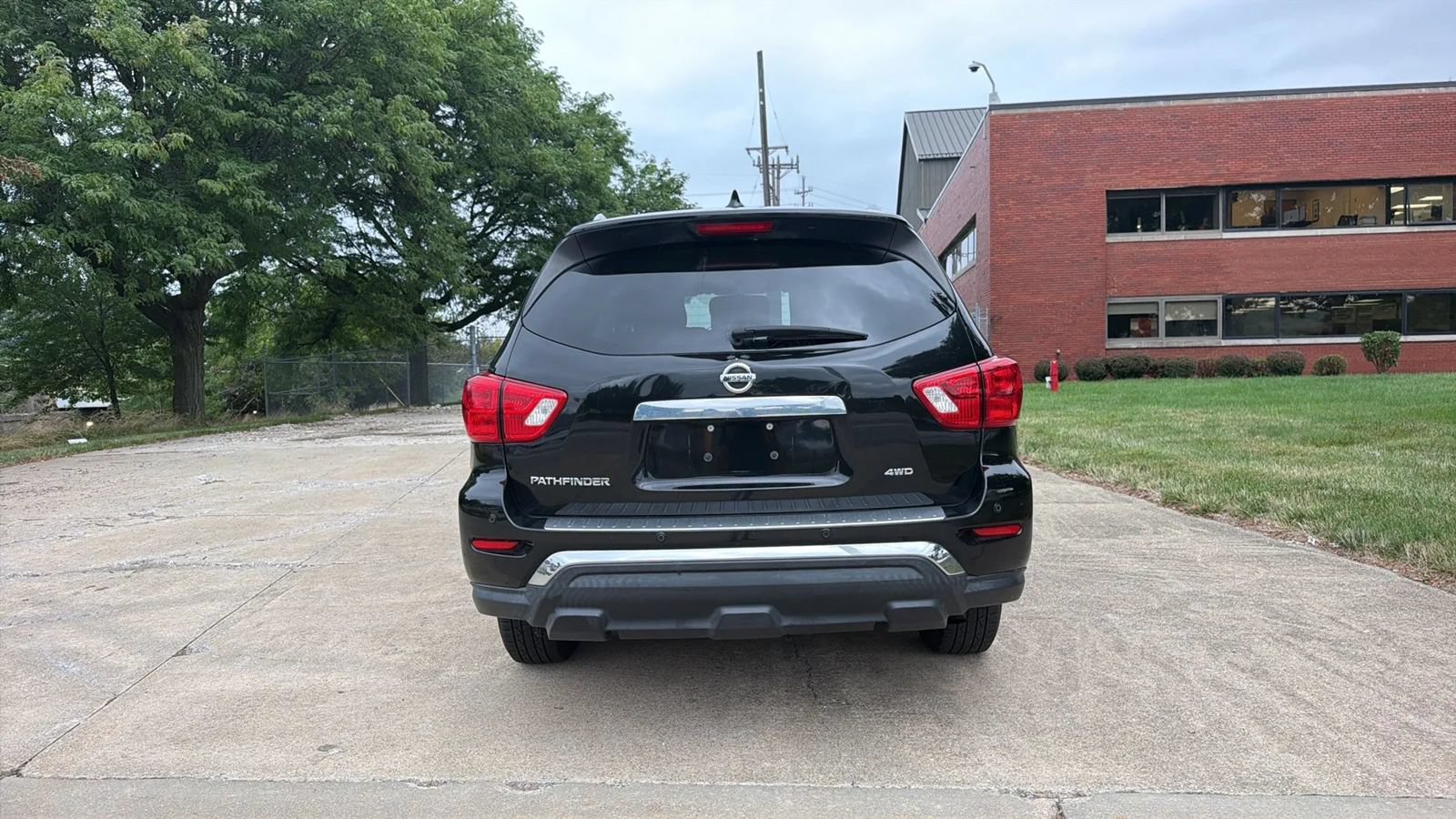 Used 2020 Nissan Pathfinder S AWD/4WD image 5