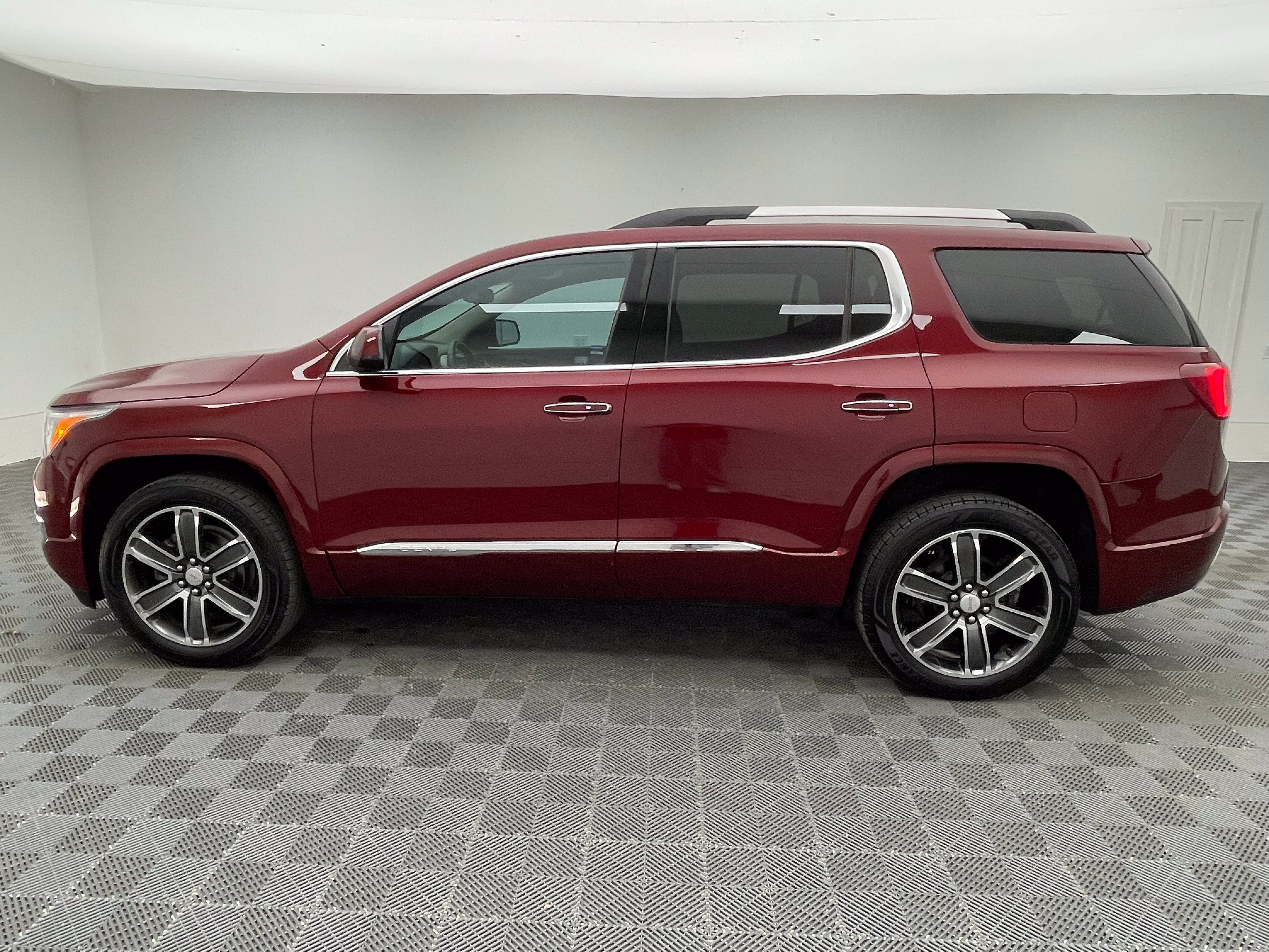 Used 2017 GMC Acadia Denali w/ Technology Package AWD/4WD image 14