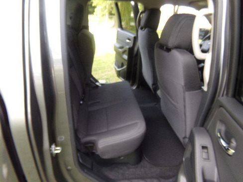 Used 2024 Nissan Frontier SV image 13