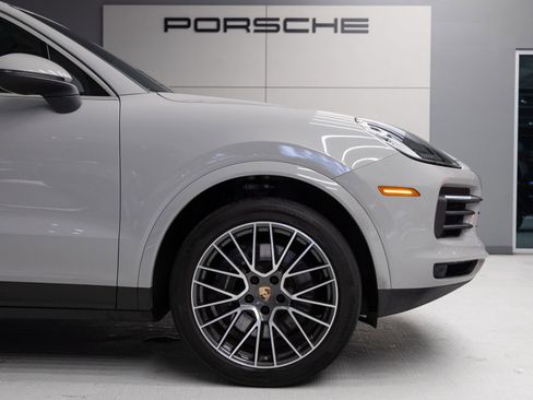 Certified 2023 Porsche Cayenne AWD/4WD image 11