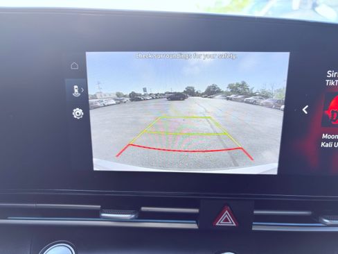 Used 2024 Hyundai Elantra SEL image 24