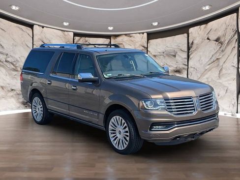Used 2015 Lincoln Navigator L 2WD w/ Equipment Group 101A Reserve image 2