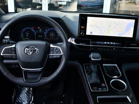 Used 2025 Toyota Sienna XSE image 55