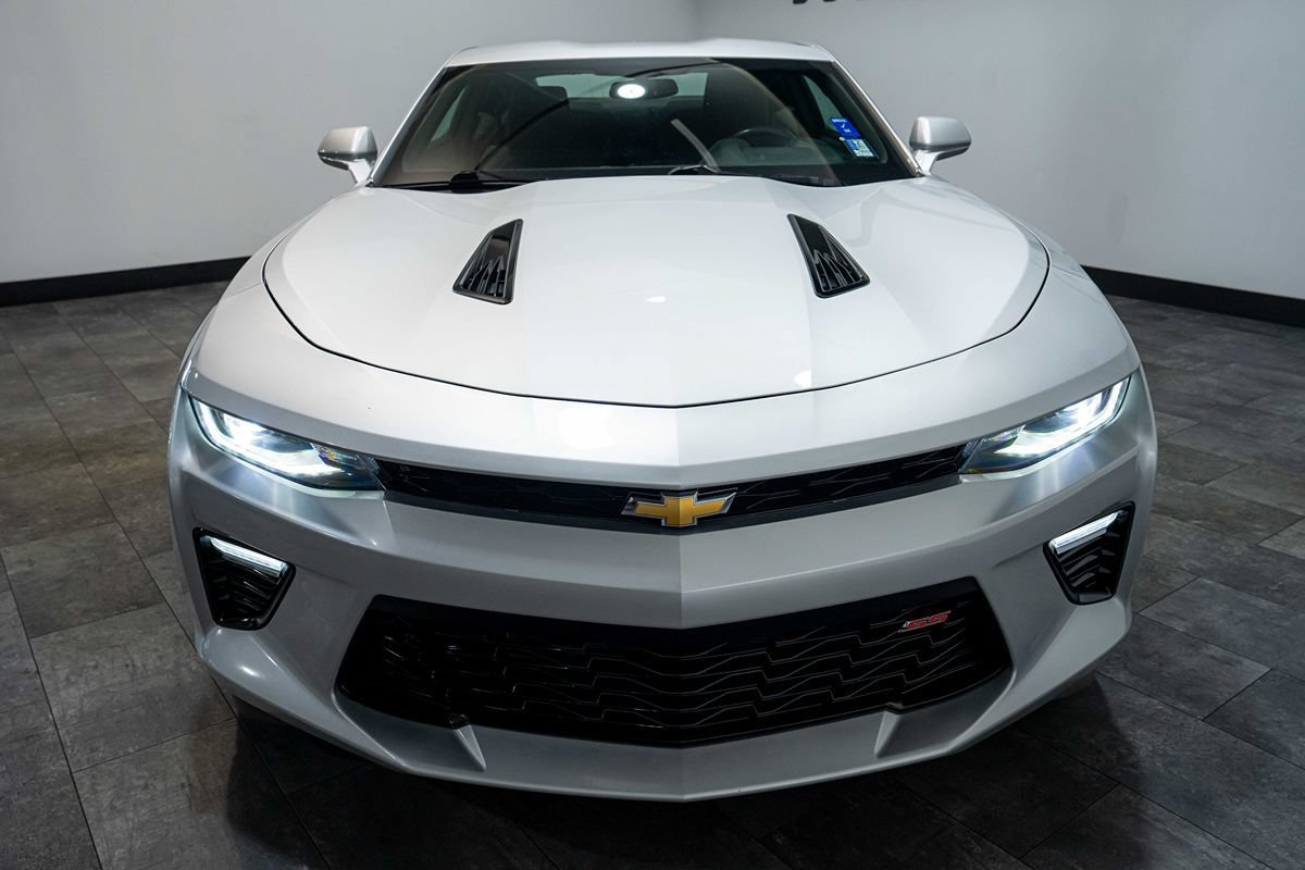 Used 2018 Chevrolet Camaro SS RWD image 19