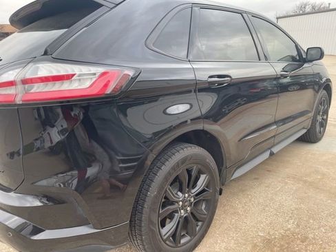 Used 2024 Ford Edge SE w/ Black Appearance Package image 5