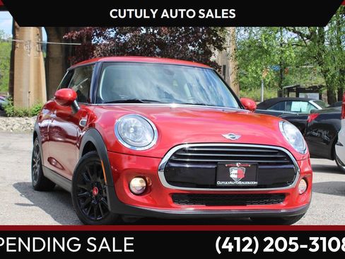 Used 2018 MINI Cooper 2-Door Hardtop w/ Signature Line Package FWD image 1