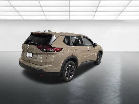Used 2024 Nissan Rogue SV AWD/4WD image 4