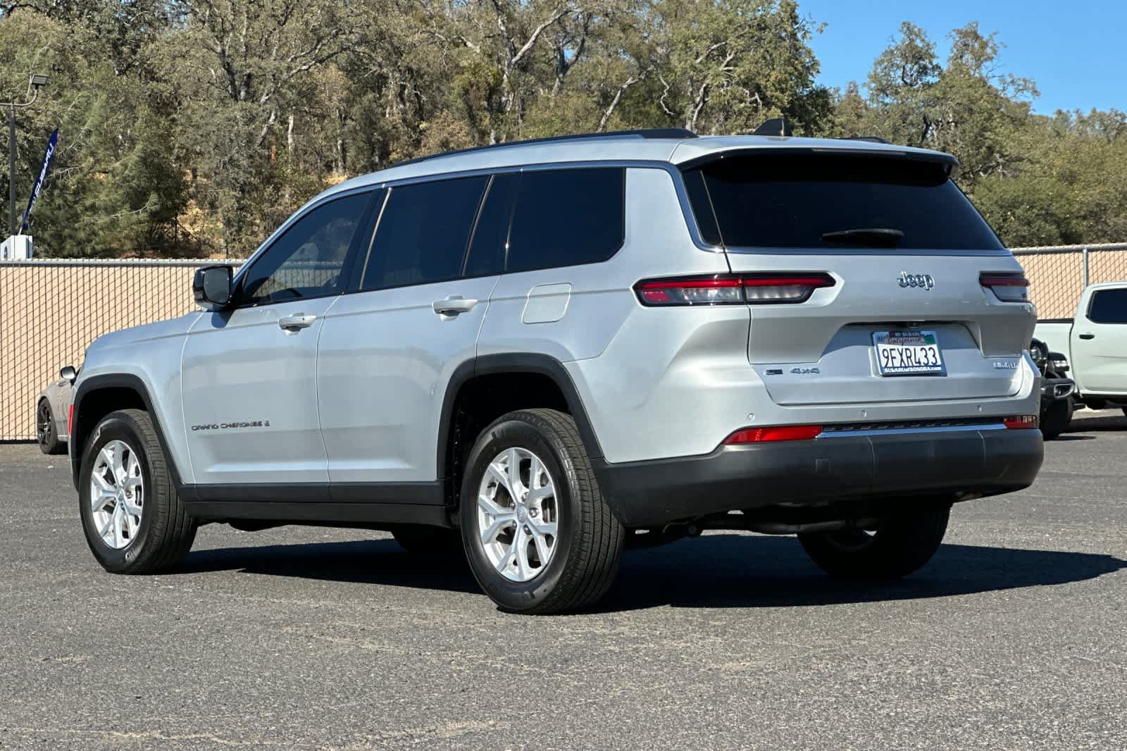 Used 2023 Jeep Grand Cherokee L Limited AWD/4WD image 5