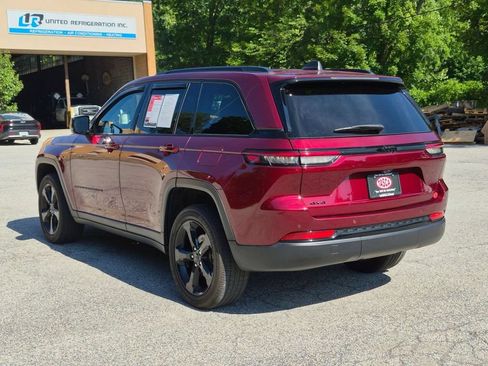 Certified 2023 Jeep Grand Cherokee Altitude AWD/4WD image 8