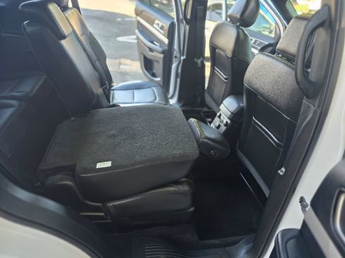 Used 2017 Ford Explorer XLT w/ Equipment Group 202A FWD image 40