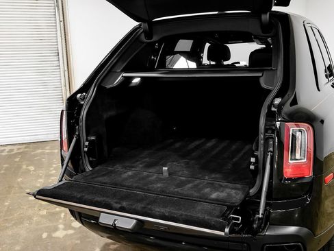 Used 2022 Rolls-Royce Cullinan Black Badge w/ Dark Exterior Package image 61