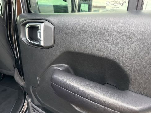 Used 2019 Jeep Wrangler Unlimited Sport S image 25