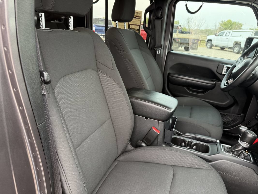 Used 2023 Jeep Gladiator Sport AWD/4WD image 15