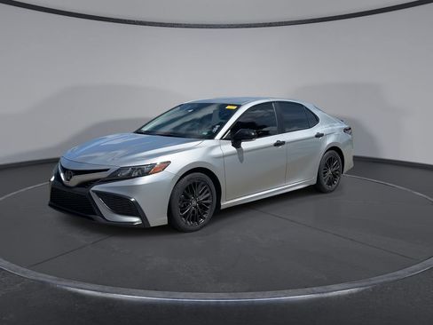 Used 2021 Toyota Camry SE w/ Convenience Package FWD image 4