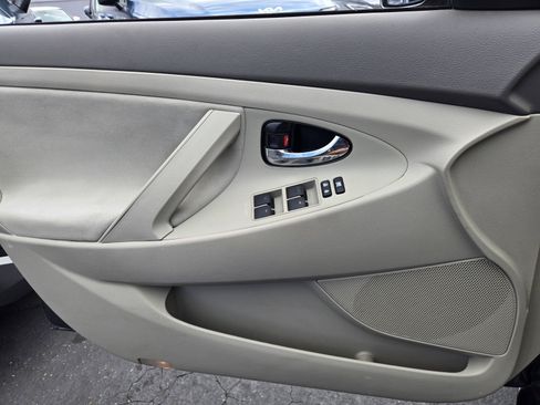 Used 2011 Toyota Camry LE FWD image 24