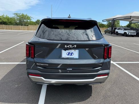Used 2024 Kia Sorento EX FWD image 6