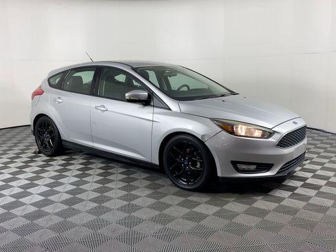 Used 2016 Ford Focus SE w/ Equipment Group 201A image 6