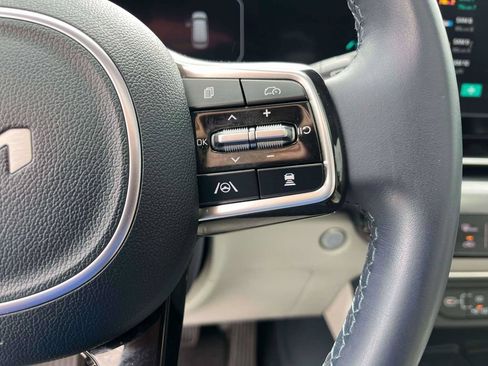 Used 2025 Kia Carnival SX FWD image 21