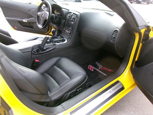Used 2011 Chevrolet Corvette Grand Sport w/ Preferred Equipment Group RWD image 9