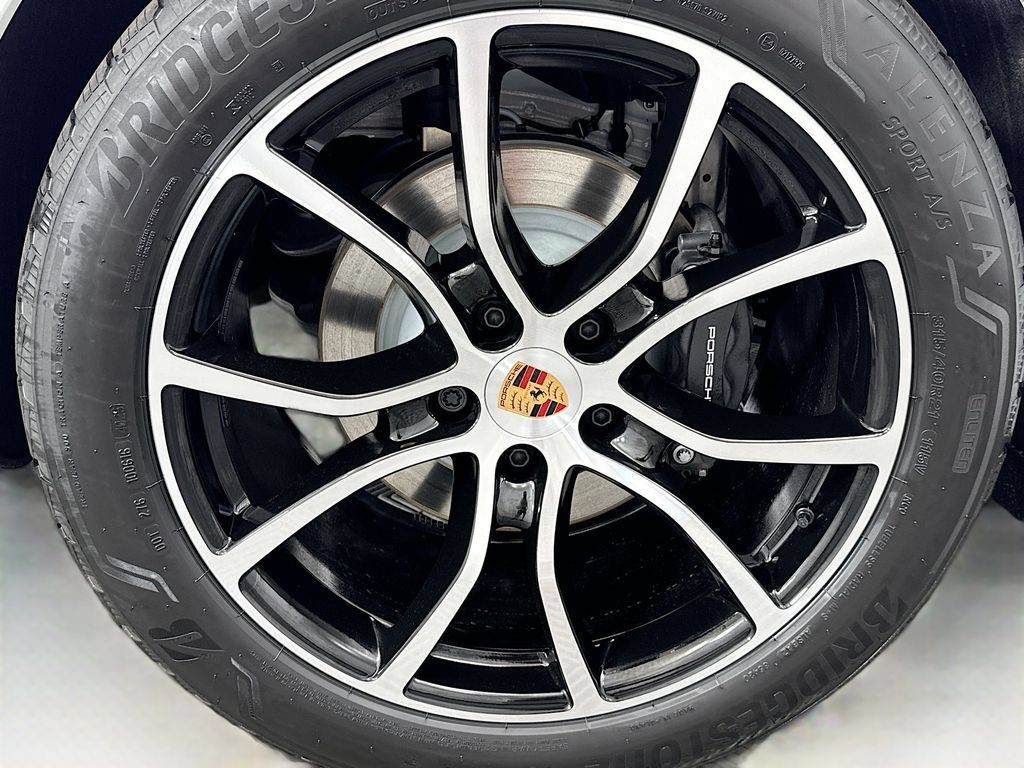 Used 2026 Porsche Cayenne AWD/4WD image 34