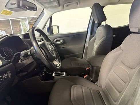 Used 2021 Jeep Renegade Latitude w/ Convenience Group AWD/4WD image 13