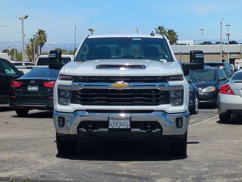 Used 2025 Chevrolet Silverado 2500 LT w/ Convenience Package AWD/4WD image 3
