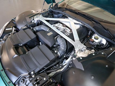 Used 2023 Aston Martin V8 Vantage Roadster RWD image 46