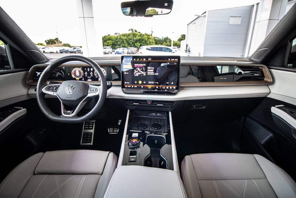 New 2027 Volkswagen Atlas SEL R-Line AWD/4WD image 32