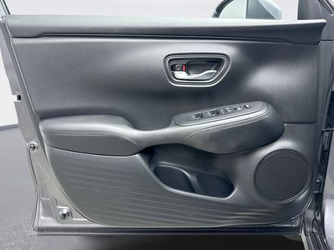 Used 2025 Honda HR-V LX image 9