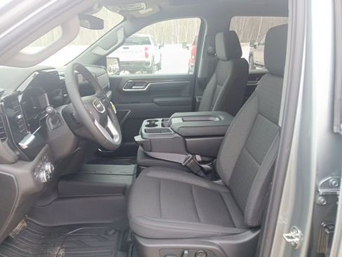 New 2026 GMC Sierra 1500 SLE image 3