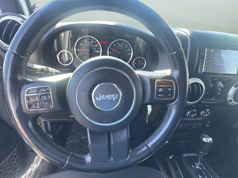 Used 2014 Jeep Wrangler Unlimited Sahara w/ Connectivity Group AWD/4WD image 20