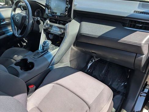 Used 2021 Toyota Venza LE w/ Carpet Mat Package (TMS) AWD/4WD image 20