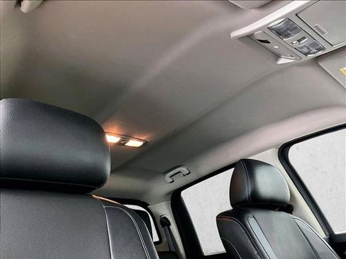 Used 2016 Nissan Titan SL RWD image 17