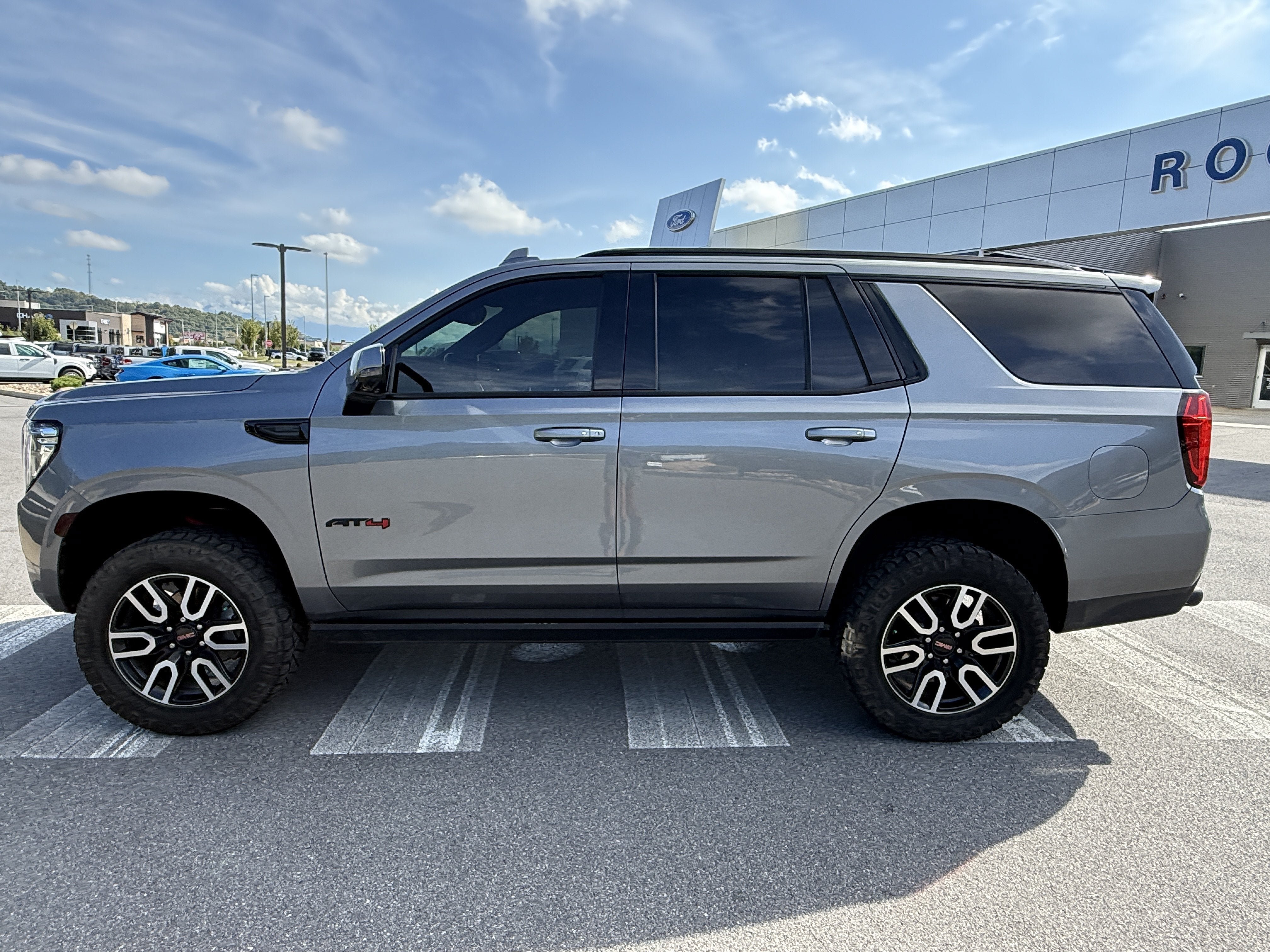 Used 2021 GMC Yukon AT4 w/ AT4 Premium Package AWD/4WD image 8