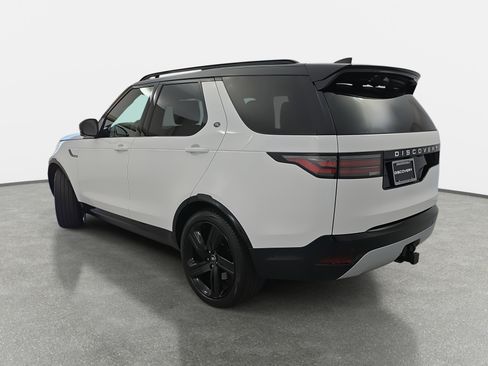 Certified 2024 Land Rover Discovery Metropolitan Edition image 7