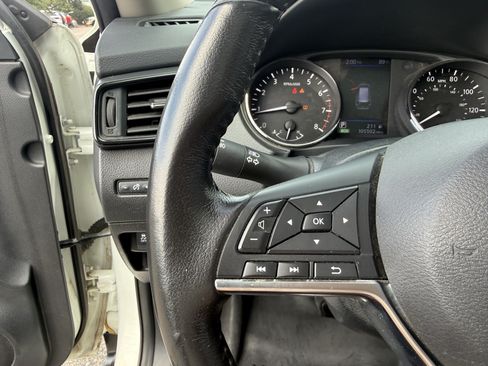 Used 2018 Nissan Rogue SL w/ Premium Package FWD image 21