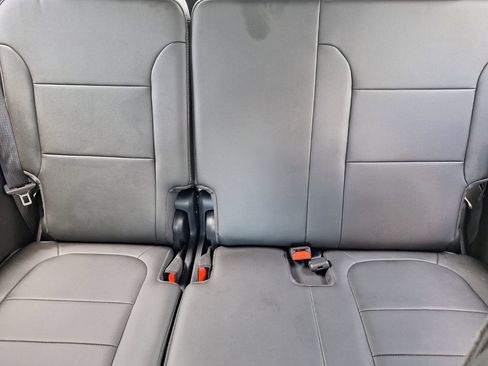 Used 2023 Chevrolet Traverse LT FWD image 24