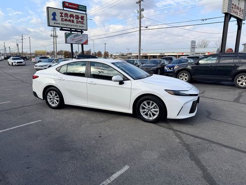 Used 2025 Toyota Camry LE FWD image 5