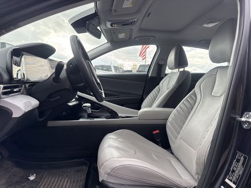 Used 2023 Hyundai Elantra Limited FWD image 4
