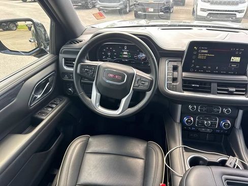 Used 2024 GMC Yukon XL SLT AWD/4WD image 19
