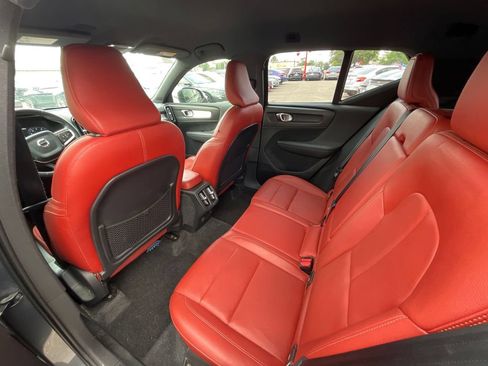 Used 2019 Volvo XC40 T5 Momentum AWD/4WD image 10