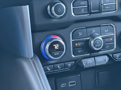 Used 2023 GMC Yukon XL SLT image 28