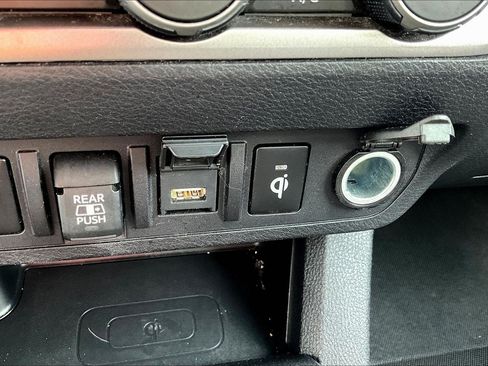 Used 2023 Toyota Tacoma Limited AWD/4WD image 18