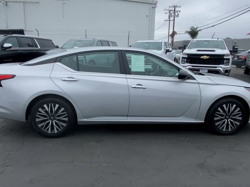 Used 2024 Nissan Altima 2.5 SV image 10