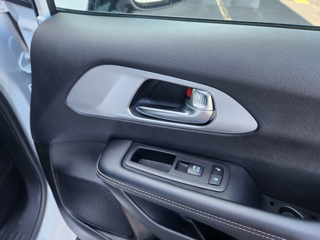 Used 2025 Chrysler Pacifica Limited FWD image 37