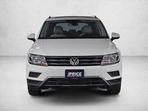 Used 2021 Volkswagen Tiguan SE w/ Panoramic Sunroof Package FWD image 2