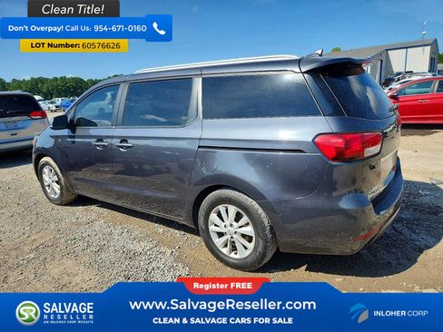 Used 2017 Kia Sedona LX w/ LX Essentials Premium Package FWD image 3