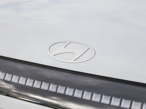 New 2026 Hyundai Ioniq 9 Calligraphy w/ Tow & Go Package AWD/4WD image 5